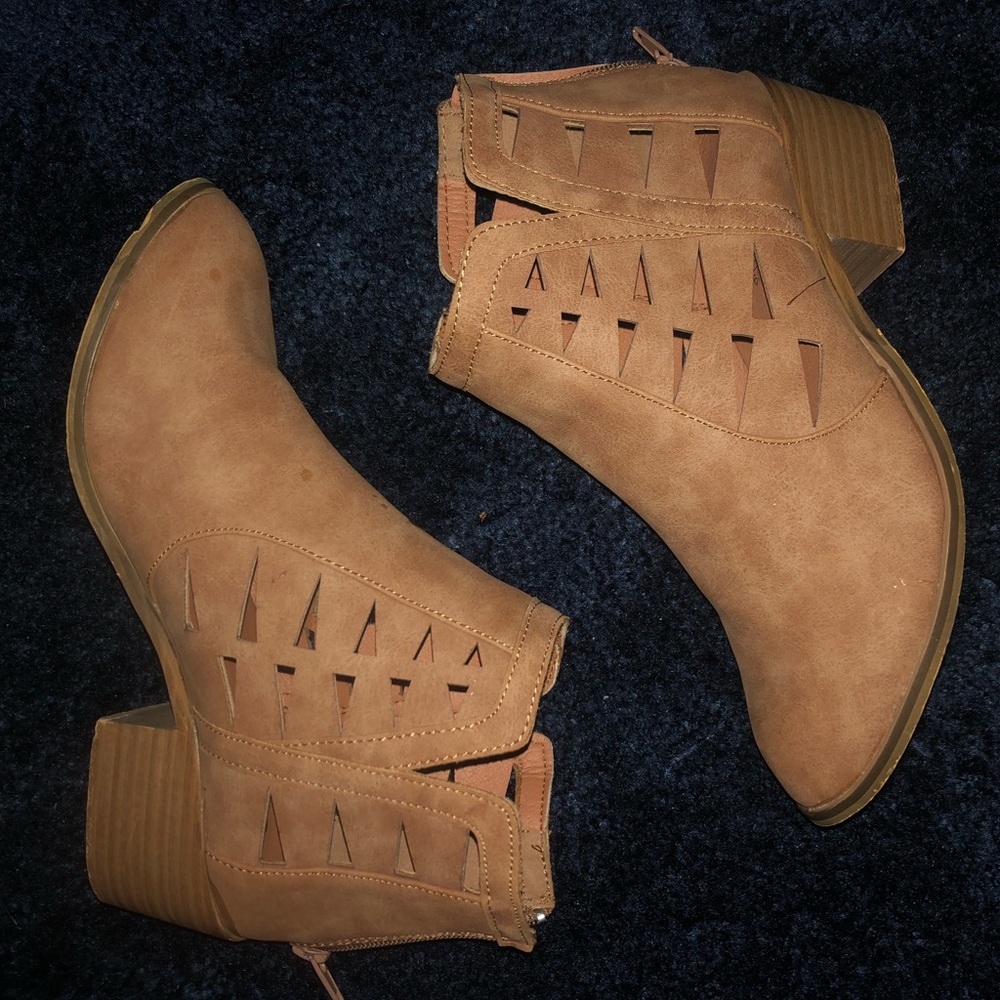 🛍 Tan Booties 🖤